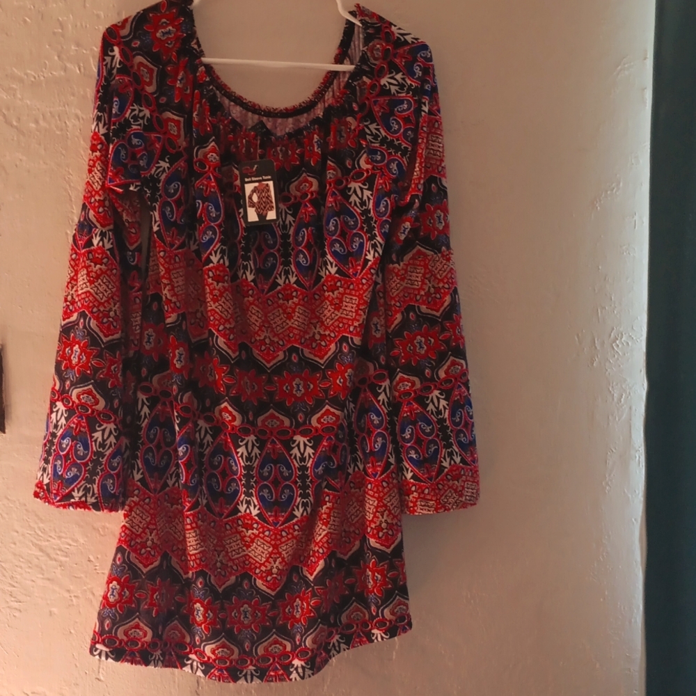L-Xl Tuni red/blue/black and cream colors